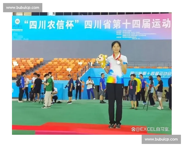 北大新生刘峡君全国田径锦标赛摘得第五名 北大新生刘峡君全国田径锦标赛摘得第五名