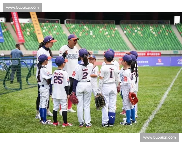 草原少年逐梦绿茵场:软式棒垒球总决赛鄂尔多斯燃情启幕 草原少年逐梦绿茵场:软式棒垒球总决赛鄂尔多斯燃情启幕